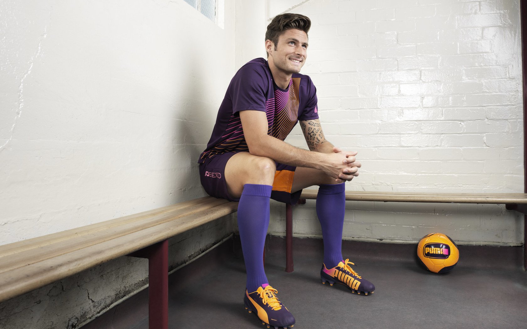 萨内教科书式表演，当德式精密在里昂的聚光灯下击穿美式足球